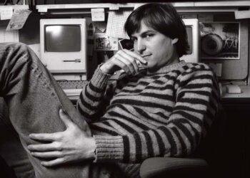 Steve Jobs, el visionario de la tecnología moderna: "La única manera de hacer un gran trabajo es amar lo que haces"