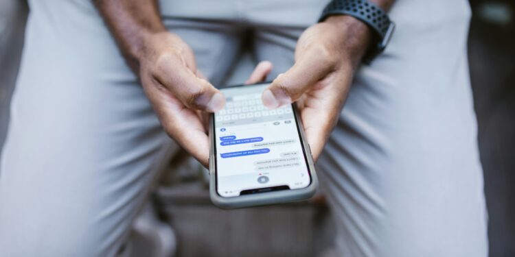 Según la psicología, las personas que no contestan el teléfono y prefieren responder solo por mensaje de texto tienen este rasgo