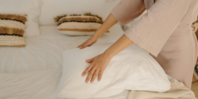 Probablemente la estés lavando mal: un experto revela la frecuencia ideal para lavar la ropa de cama y las toallas