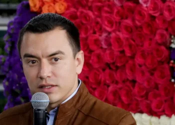 Presidente de Ecuador toma decisión y este pago será más caro a partir de mayo