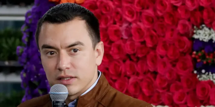 Presidente de Ecuador toma decisión y este pago será más caro a partir de mayo