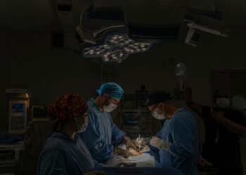 El pequeño robot que se convierte en hasta 5 herramientas quirúrgicas ya fue creado y podría revolucionar la medicina moderna
