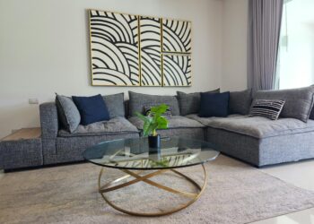 Adiós a la mesa de centro: la nueva tendencia que conquista el mundo y hará tu casa mucho más elegante