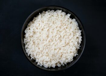 Guardar una media con arroz dentro del armario: para qué sirve y por qué deberías hacerlo en otoño