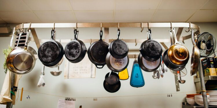 Si tienes ollas viejas en casa, tienes un tesoro: dos ideas que pueden darles valor