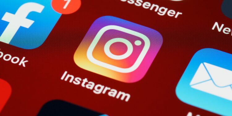Cambio en Instagram hará que los mensajes intercambiados en la aplicación puedan ser leídos por otras personas