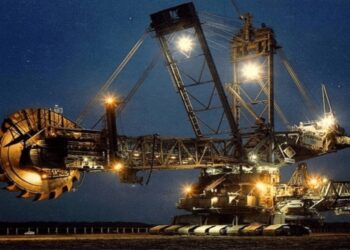 Así es la máquina más gigante del planeta: pesa como una ciudad y devora montañas