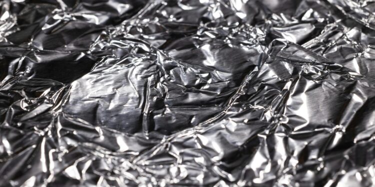 Envolver papel aluminio en las patas de la silla: para qué sirve y por qué lo recomiendan