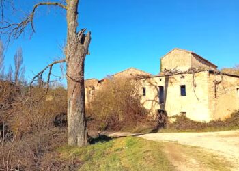 La pareja que compró una ciudad abandonada y la transformó de una manera impresionante