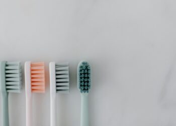Adiós al cepillo de dientes: la nueva tendencia que conquista Europa y promete una limpieza mucho más eficaz