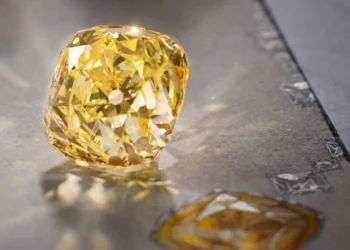 Diamante amarillo nacido a 150 kilómetros bajo tierra aparece en el Ártico y vale USD 15 millones