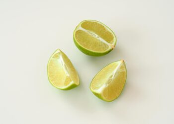 Rociar jugo de limón en las cortinas: para qué sirve y cuáles son sus beneficios