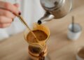 ¡Adiós al azúcar! Trucos caseros que cambian el sabor del café filtrado
