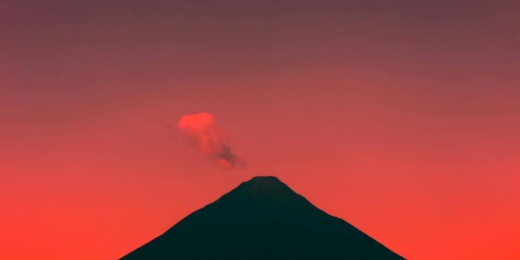 Tras 700.000 años, volcán dormido despierta de su silencio