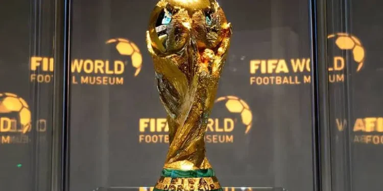 Mientras los premios del Mundial alcanzan USD 871 millones, el valor del trofeo llama la atención