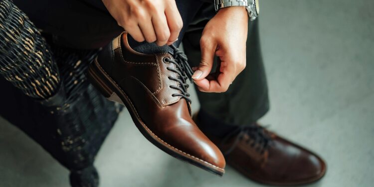 Poner canela en polvo dentro de los zapatos: por qué lo recomiendan y cuáles son sus beneficios