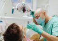 Dentista especialista advierte sobre los riesgos de los implantes