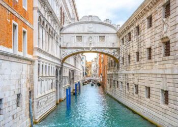 Puente de 11 metros construido en Italia ofrecía a los presos la última vista de la ciudad antes de la prisión perpetua