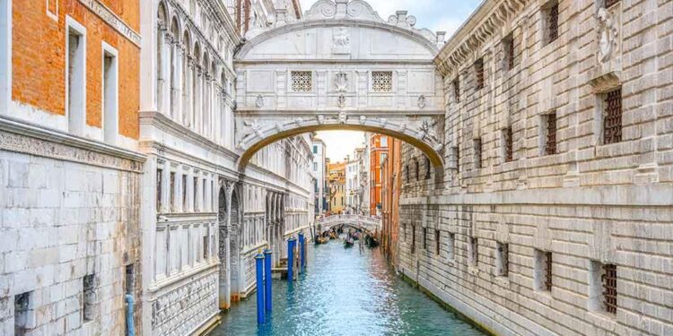 Puente de 11 metros construido en Italia ofrecía a los presos la última vista de la ciudad antes de la prisión perpetua