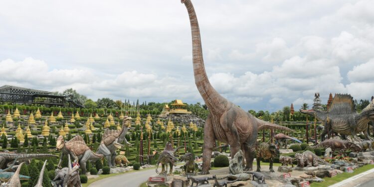 El dinosaurio más grande del mundo medía 40 metros y pesaba 77 toneladas, como un edificio de 13 pisos caminando sobre la Tierra
