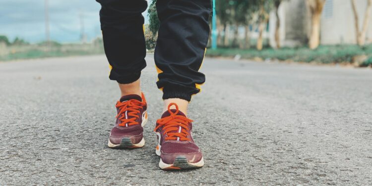 Los entrenadores coinciden: “Caminar 1 hora, 5 días por semana, puede quemar hasta 11 kilos de grasa al año”