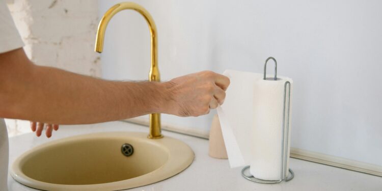 Si tienes un poco de papel de cocina, tienes un tesoro: idea para hacer papel de carta casero