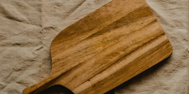 Los chefs coinciden: poner sal sobre la tabla de cortar es una de las mejores cosas que puedes hacer al cocinar