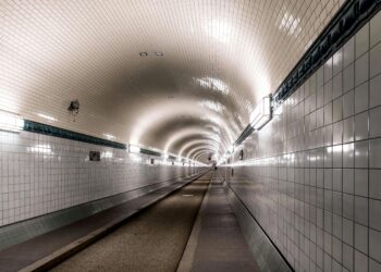 Túnel de 112 kilómetros podría unir dos continentes en una construcción de USD 8.000 millones