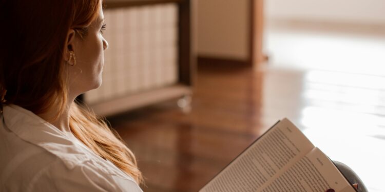Las personas nacidas en los años 80 y 90 que buscaban información en libros tienden a usar mejor internet