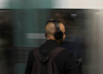 Qué dice la psicología sobre las personas que suelen escuchar música durante el día