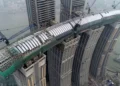 China construye un edificio horizontal de 300 metros que conecta dos torres de 250 metros de altura