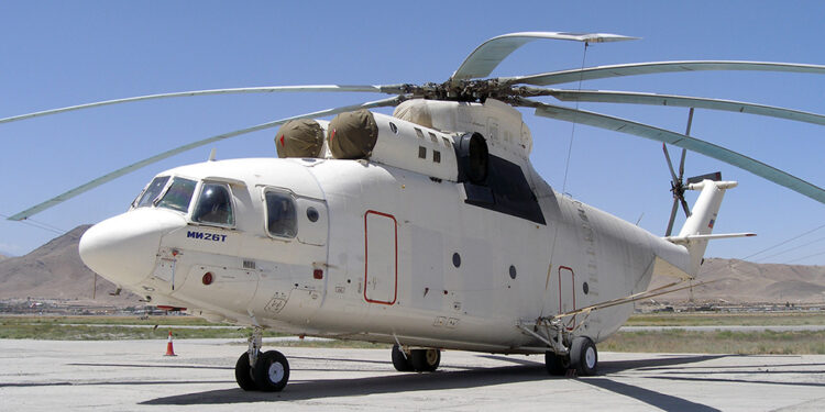 El helicóptero más grande del mundo pesa 56 toneladas, mide 40 metros y parece imposible de mantener en el aire