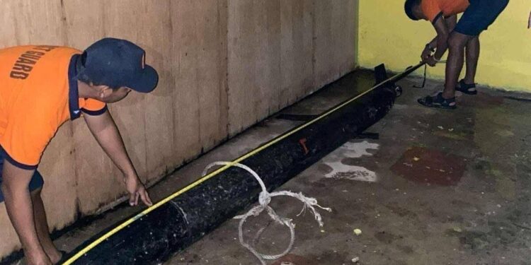 Pescadores filipinos extraen del mar un dron submarino chino de 3,6 metros de longitud