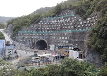 El túnel más grande de América Latina reducirá en más de tres horas el viaje entre Medellín y el mar Caribe