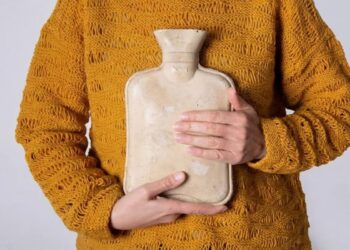 Si tienes bolsas de agua caliente rotas, tienes un tesoro: 2 ideas para reutilizarlas en casa