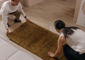 Adiós a la lavadora: la nueva tendencia para limpiar alfombras y moquetas está conquistando los hogares