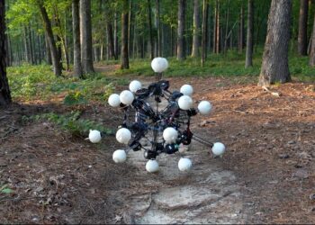 Científicos crean el robot con mayor movilidad de la historia: tiene 20 patas y desafía las leyes de la ingeniería con su diseño