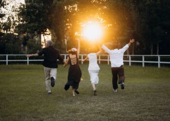 Un estudio de la Universidad de Harvard siguió a cientos de personas durante más de 80 años y llegó a una conclusión sobre la felicidad