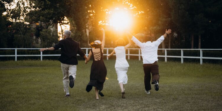 Un estudio de la Universidad de Harvard siguió a cientos de personas durante más de 80 años y llegó a una conclusión sobre la felicidad