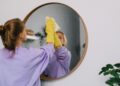 Adiós al limpiavidrios: prueba mezclar vinagre con agua y sorpréndete con el resultado