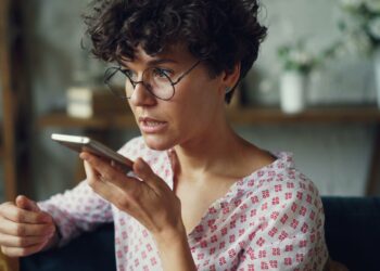 ¿Qué significa para la psicología que una persona envíe siempre mensajes de voz muy largos?