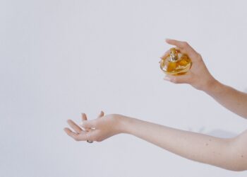 5 perfumes refrescantes para quienes quieren conservar un aroma a recién bañado durante todo el día