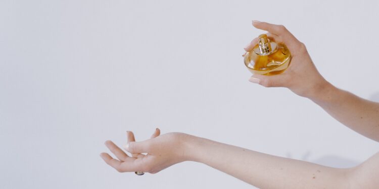 5 perfumes refrescantes para quienes quieren conservar un aroma a recién bañado durante todo el día