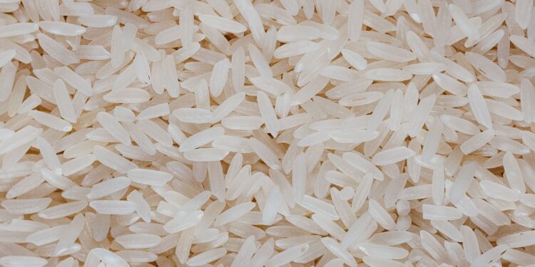 Guardar arroz dentro de una servilleta en el armario: para qué sirve y por qué cada vez más personas lo recomiendan