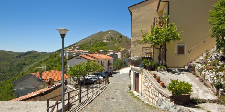 Una villa medieval italiana ofrece ayudas económicas y descuentos en el alquiler para atraer nuevos residentes