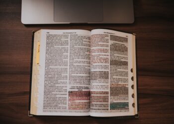 No es la Biblia: el libro más grande del mundo tiene 50.000 páginas, pesa 220 kilos y mide más de 4 metros