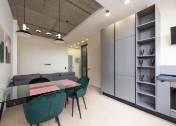 Mesa de vidrio está quedando en desuso: la nueva tendencia para 2026 es más ligera y fácil de limpiar