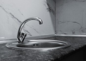 Cómo desatascar el filtro del grifo y recuperar la presión del agua en pocos minutos