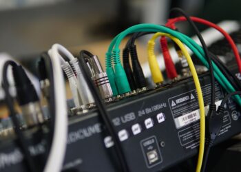 Dile adiós a los cables en casa: la nueva tendencia para 2026 es más elegante y hará que tu hogar se vea mucho más limpio