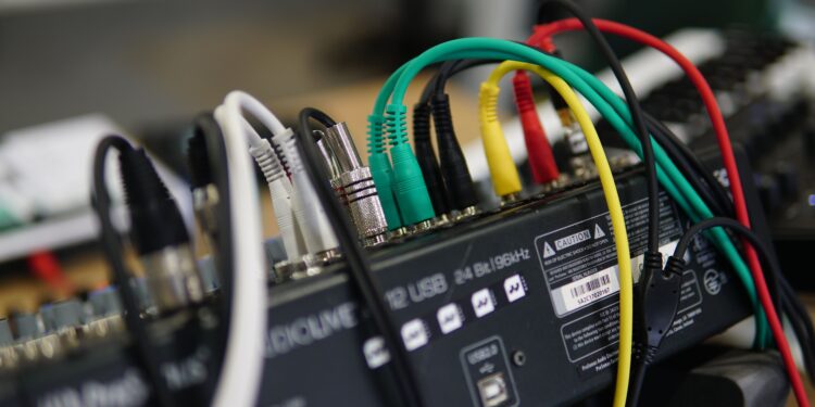 Dile adiós a los cables en casa: la nueva tendencia para 2026 es más elegante y hará que tu hogar se vea mucho más limpio
